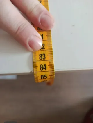 Mesa de comedor blanca y madera