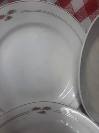 Set di 4 piatti antichi in porcellana