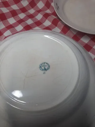 Set di 4 piatti antichi in porcellana