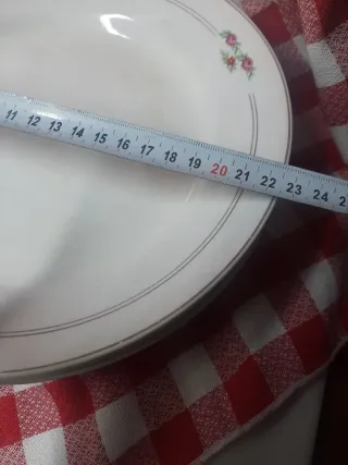 Set di 4 piatti antichi in porcellana