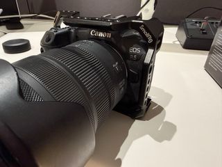 Canon EOS R5 + 4 Baterías + Cage Smallrig
