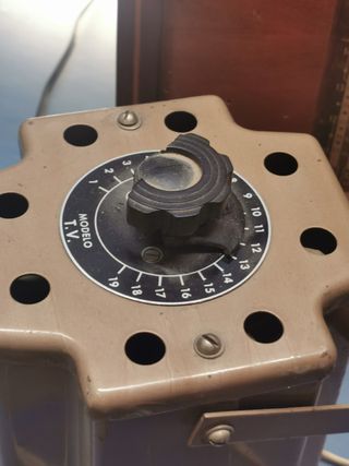Antigua Radio de Válvulas PHILIPS BE-631-A con transformador, funcionando