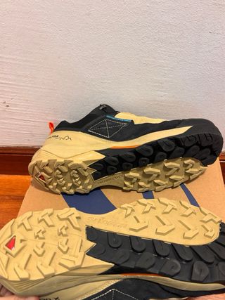 Zapatillas Salomon de senderismo talla 44