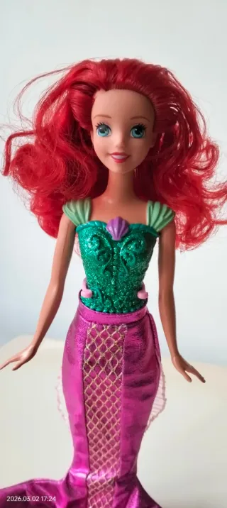 Muñeca Ariel La Sirenita con soporte