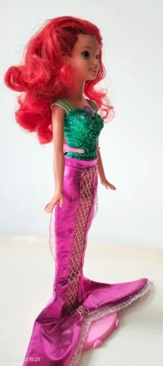 Muñeca Ariel La Sirenita con soporte