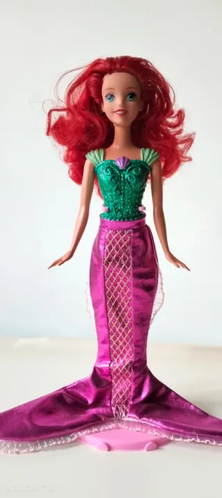 Muñeca Ariel La Sirenita con soporte