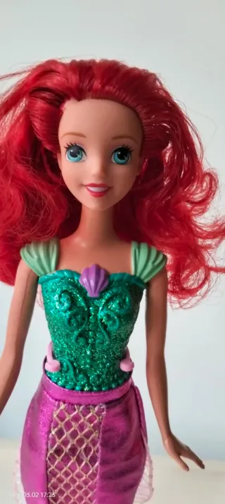 Muñeca Ariel La Sirenita con soporte