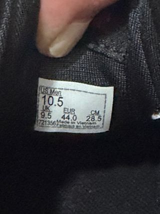 Zapatillas Vans Negras y Blancas.