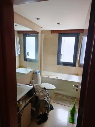 Alquiler habitación con baño  C/ Venezuela-Cingles