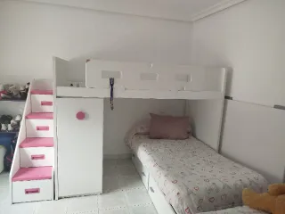 Habitación juvenil niña litera y armario