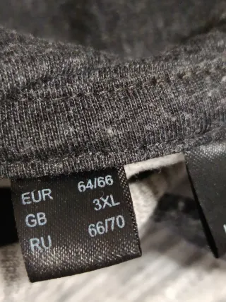 P.Sudadera con capucha gris y negra