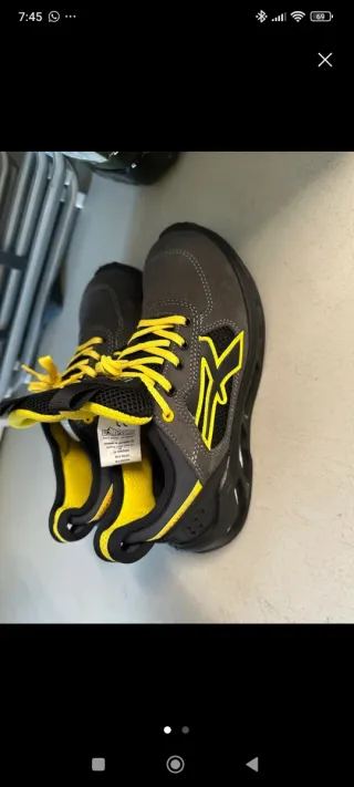 Zapatos de seguridad U-Power grises y amarillos