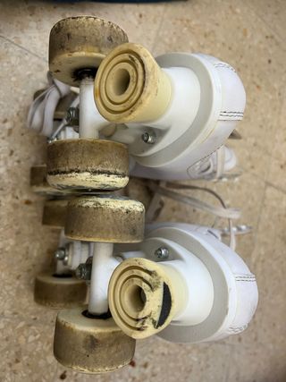 Patines Quad Blancos, Casco Rosa y Bolsa morada