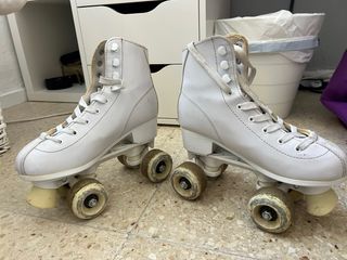 Patines Quad Blancos, Casco Rosa y Bolsa morada