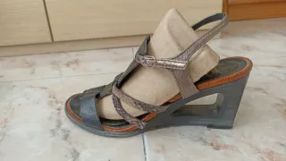 Sandalias Hispanitas Negro/Plata Tacon Cuña