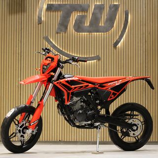 Beta RR 125 4T Supermotard Roja Nueva