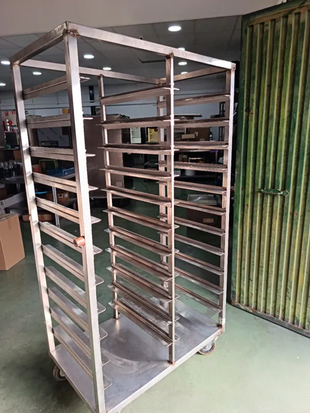 Carro pastelero portabandejas