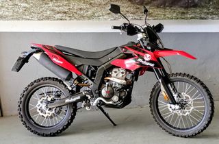 Malaguti XTM 125 Roja y Negra
