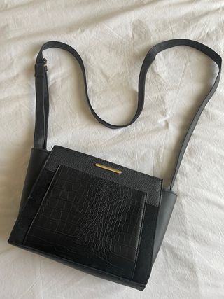 Bolso negro con textura