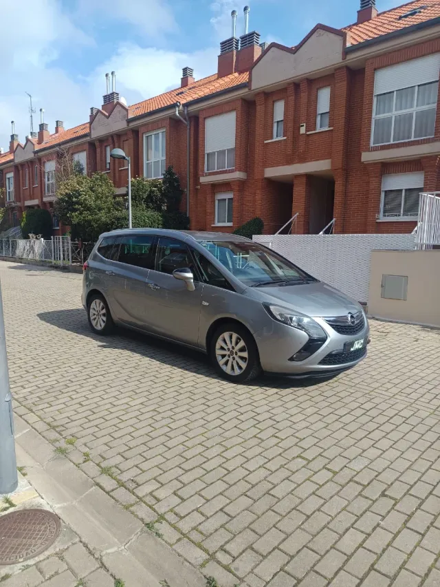 Opel Zafira Tourer 2012