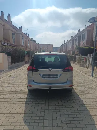 Opel Zafira Tourer 2012