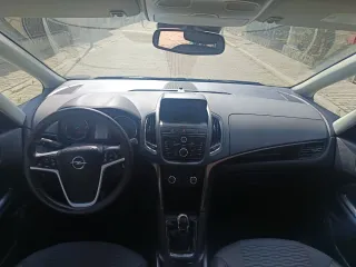 Opel Zafira Tourer 2012