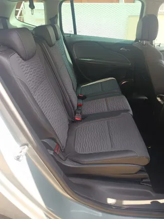 Opel Zafira Tourer 2012