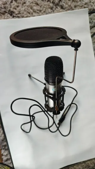 Micrófono USB con trípode y filtro