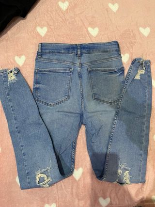 Pantalón vaquero skinny roto azul Primark Talla XS