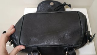 Mochila de piel negra