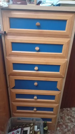 Guardaroba doppio con letto a soppalco e cassettiera