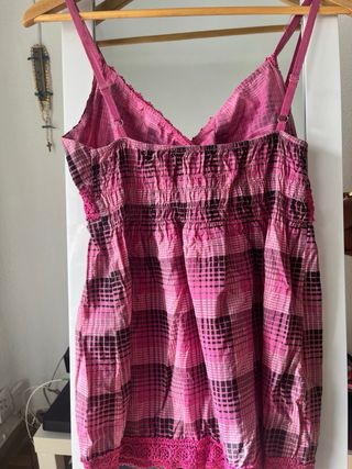 Top de cuadros rosa y negro