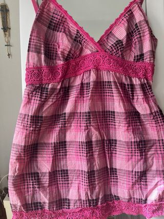 Top de cuadros rosa y negro