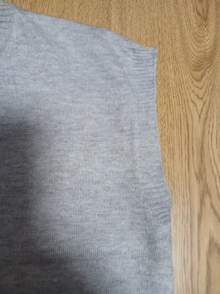 Chaleco de punto gris