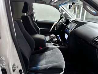 TOYOTA Land Cruiser D-4D GX