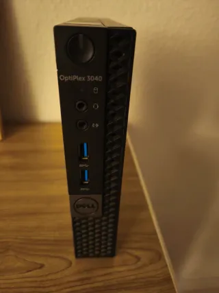 Vendo equipos y pantallas perfectos para trabajar.