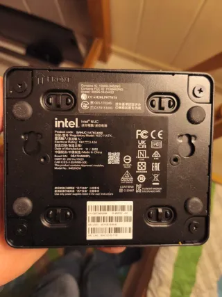 Vendo equipos y pantallas perfectos para trabajar.