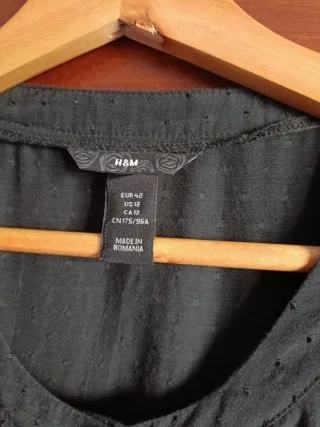 Vestido negro con volantes