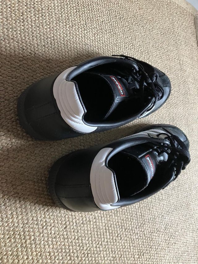 Adidas Samba Futbol Sala Negro Blanco de segunda mano por 45 EUR en Mlaga  en WALLAPOP