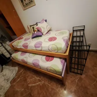 Letto a castello con cassettiera e tavolo abbinati