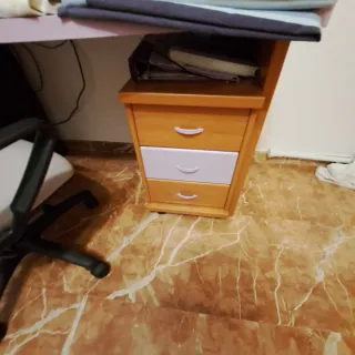 Letto a castello con cassettiera e tavolo abbinati