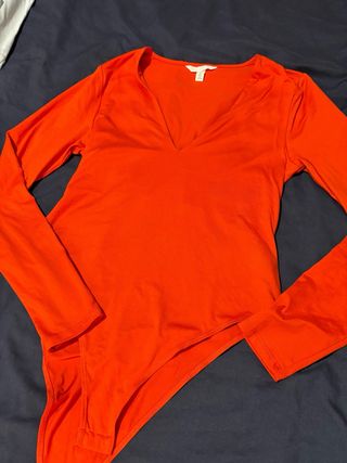 Body manga larga escote pico naranja
