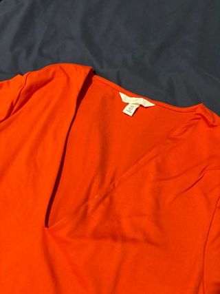 Body manga larga escote pico naranja