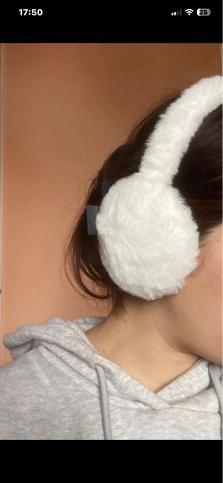 Orejeras de pelo blanco