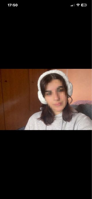 Orejeras de pelo blanco