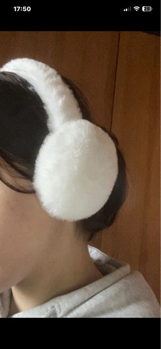 Orejeras de pelo blanco