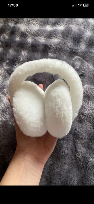 Orejeras de pelo blanco