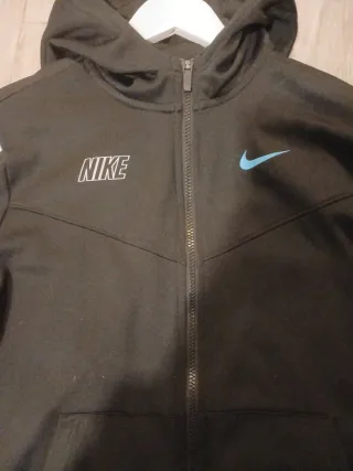 Chaqueta Nike Negra con Rayas