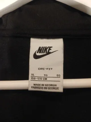 Chaqueta Nike Negra con Rayas