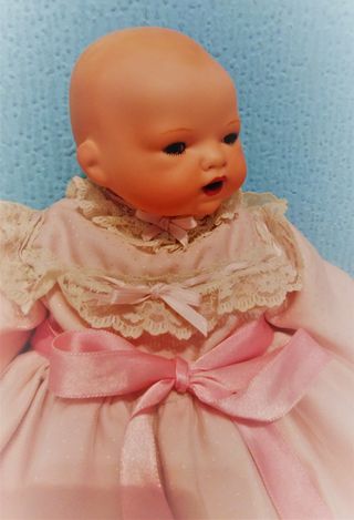 Muñeco antiguo reproducción vestido rosa